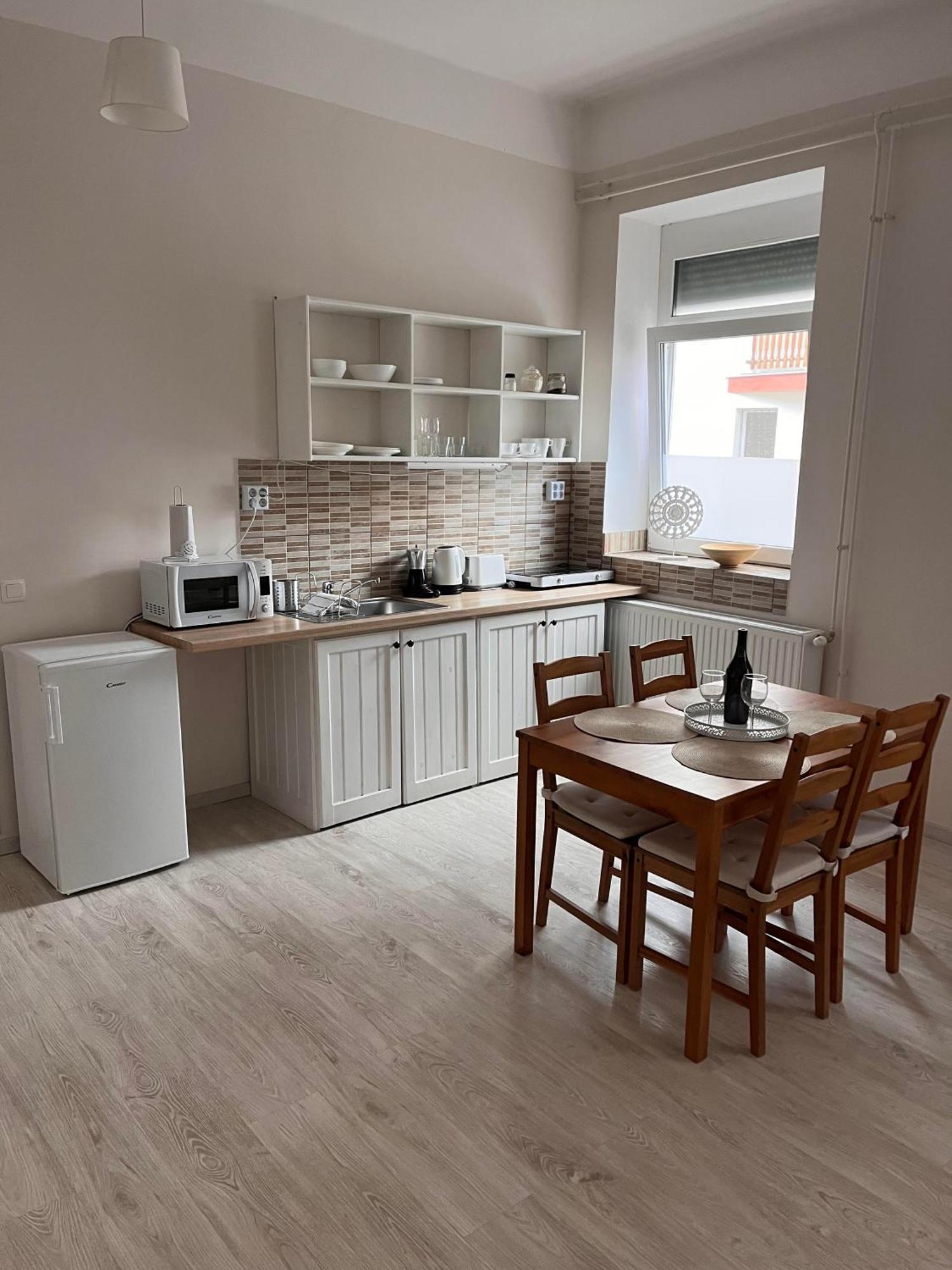 Pacsirta Apartmanhaz Eger Eksteriør bilde